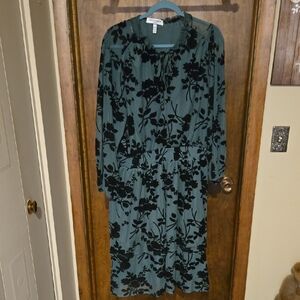 Harlow & Rose Floral Green and Black Dress, Size 2X. NWT